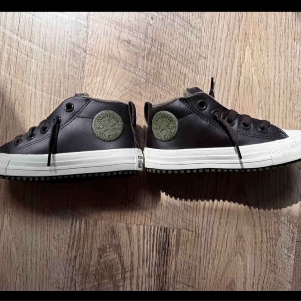 Chuck Taylor All Star Street Boot Leather Sneakers boy size 11 kids shoes